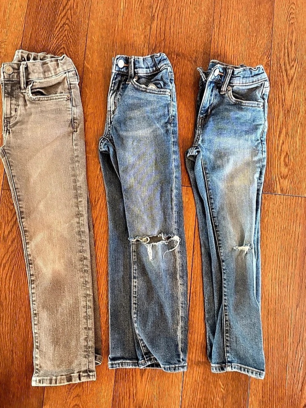 Distressed Jeans in Blue & Brown